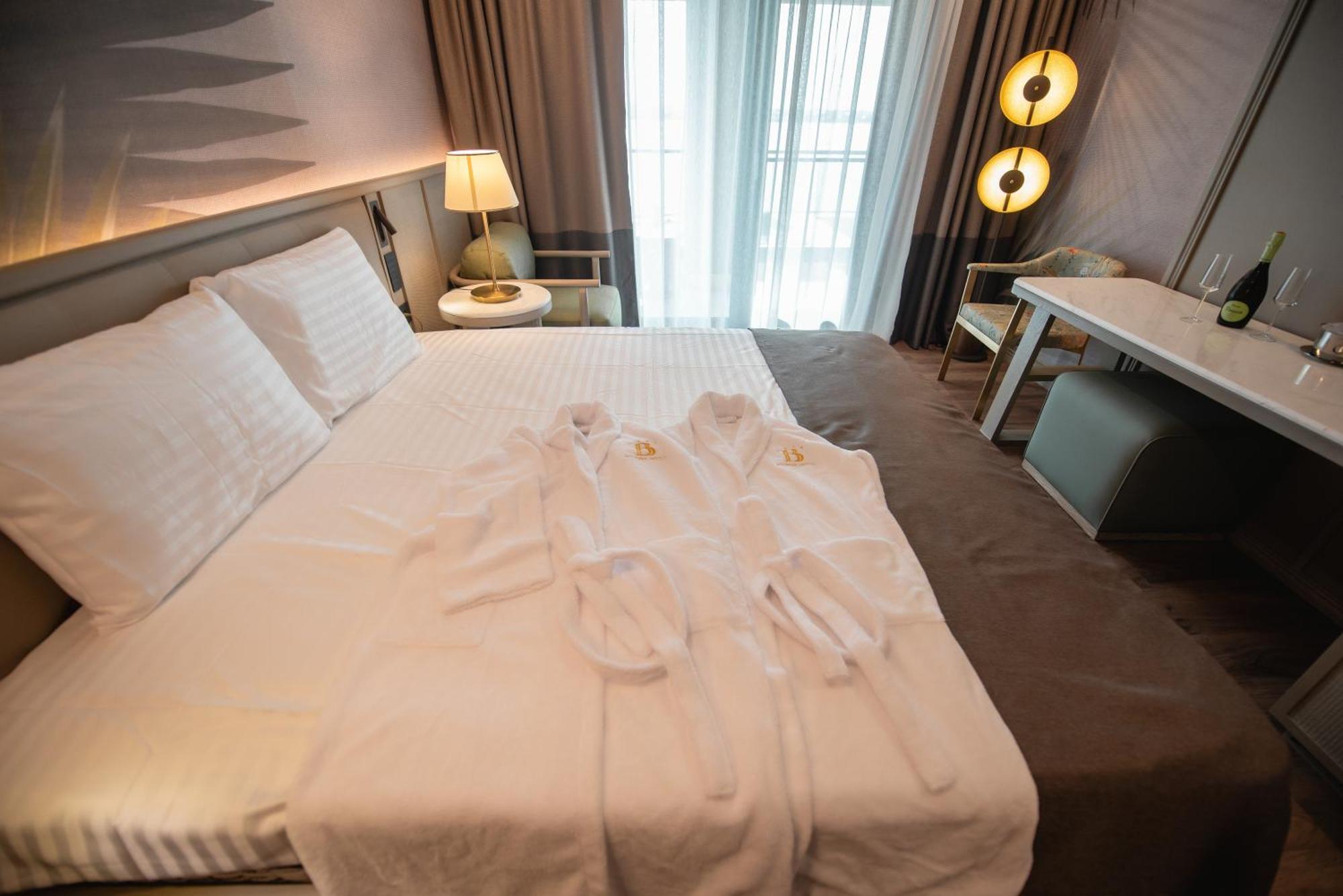 Belinda Hotel Mamaia Adults Only Buitenkant foto