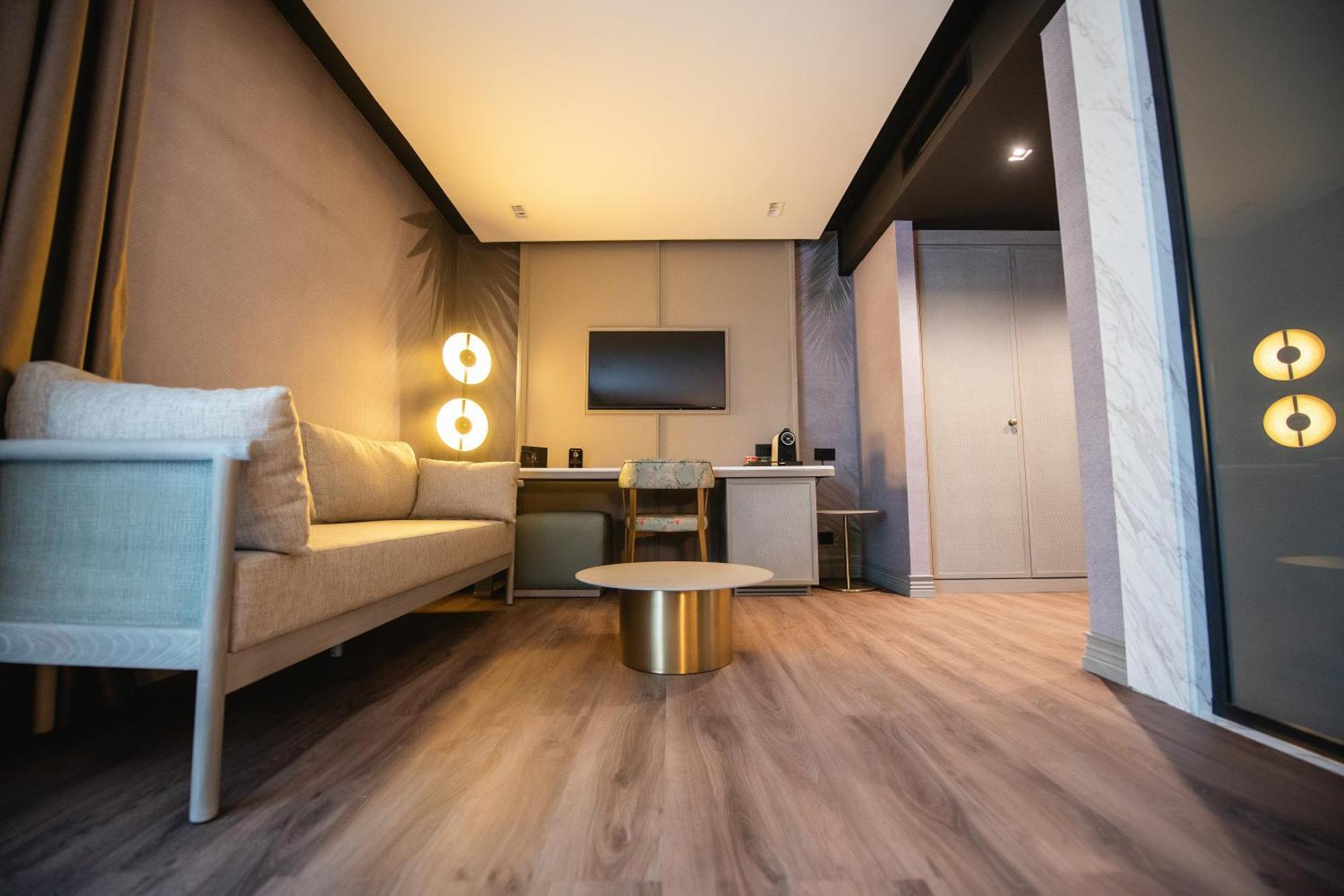 Belinda Hotel Mamaia Adults Only Buitenkant foto